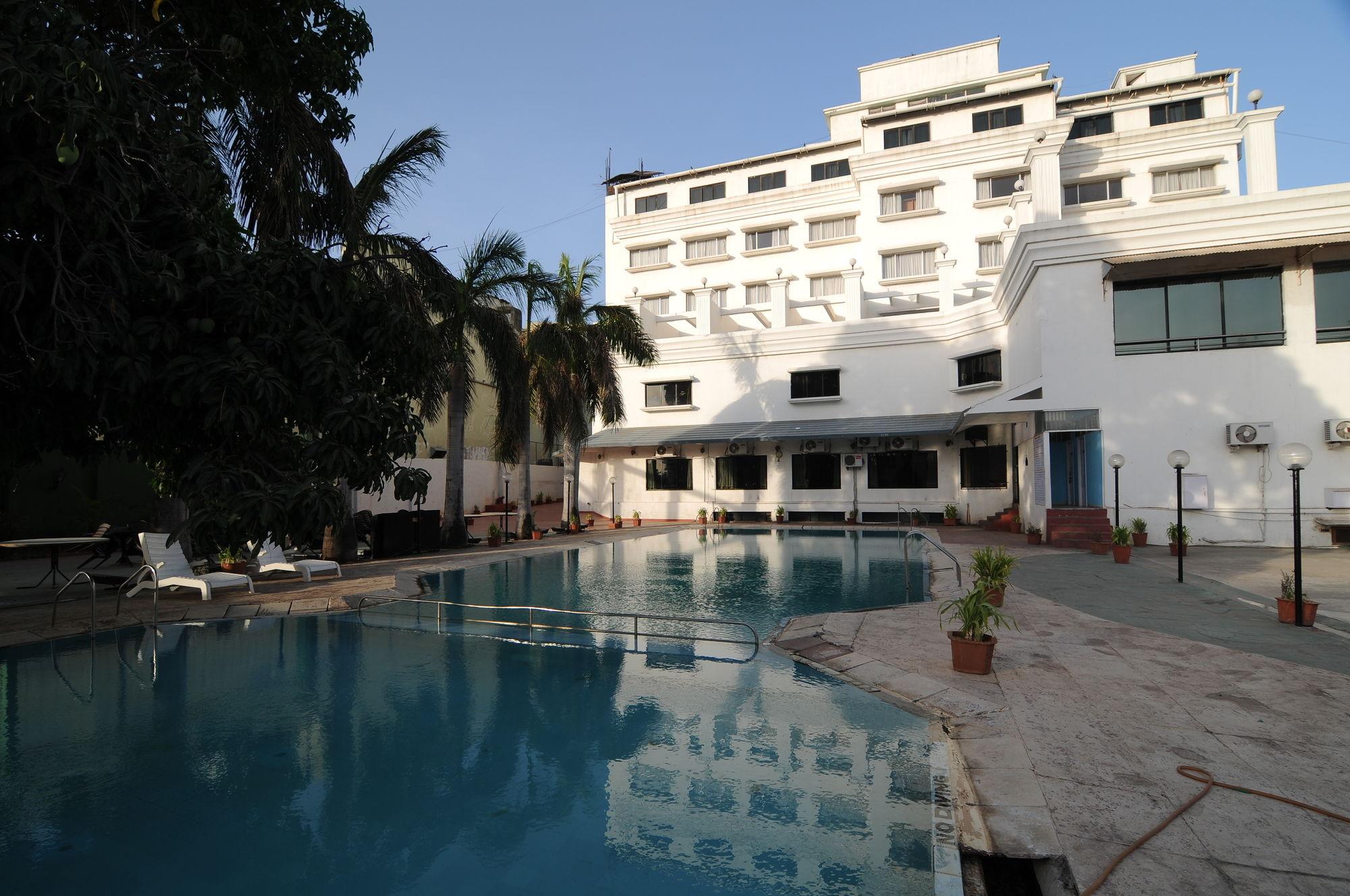 Quality Inn Regency, Nashik Εξωτερικό φωτογραφία