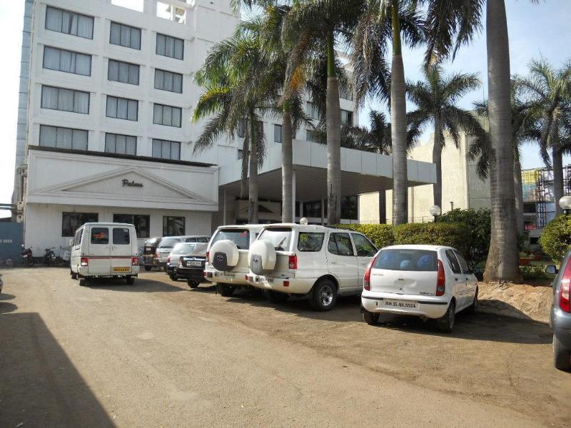 Quality Inn Regency, Nashik Εξωτερικό φωτογραφία