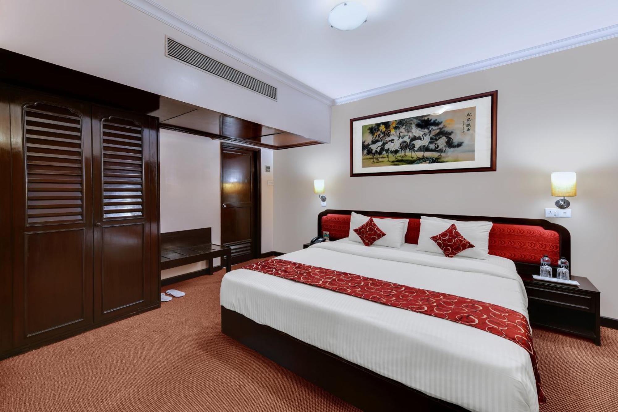 Quality Inn Regency, Nashik Εξωτερικό φωτογραφία