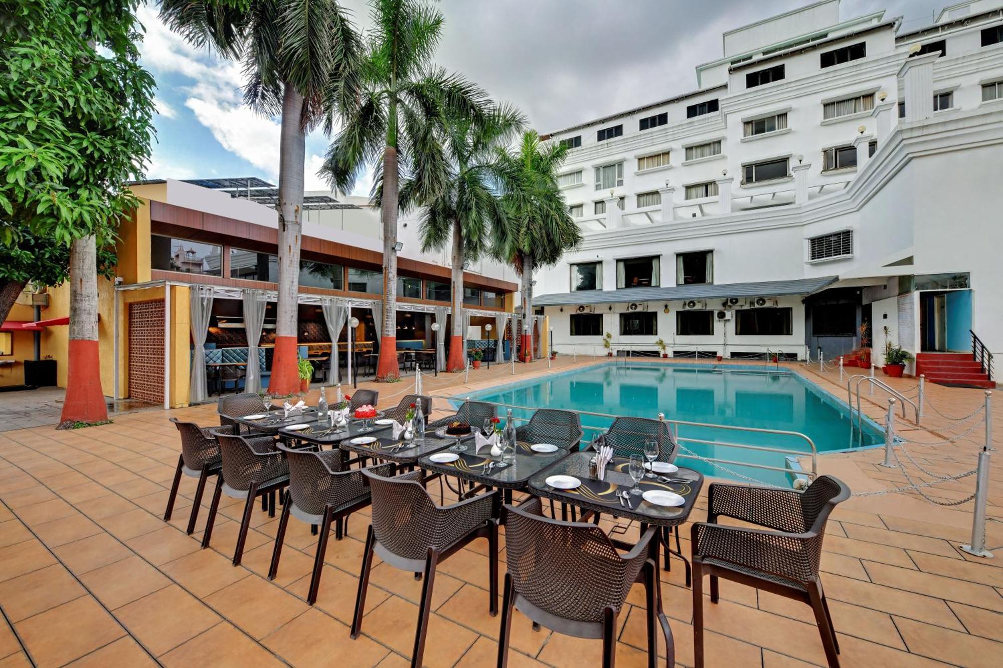 Quality Inn Regency, Nashik Εξωτερικό φωτογραφία