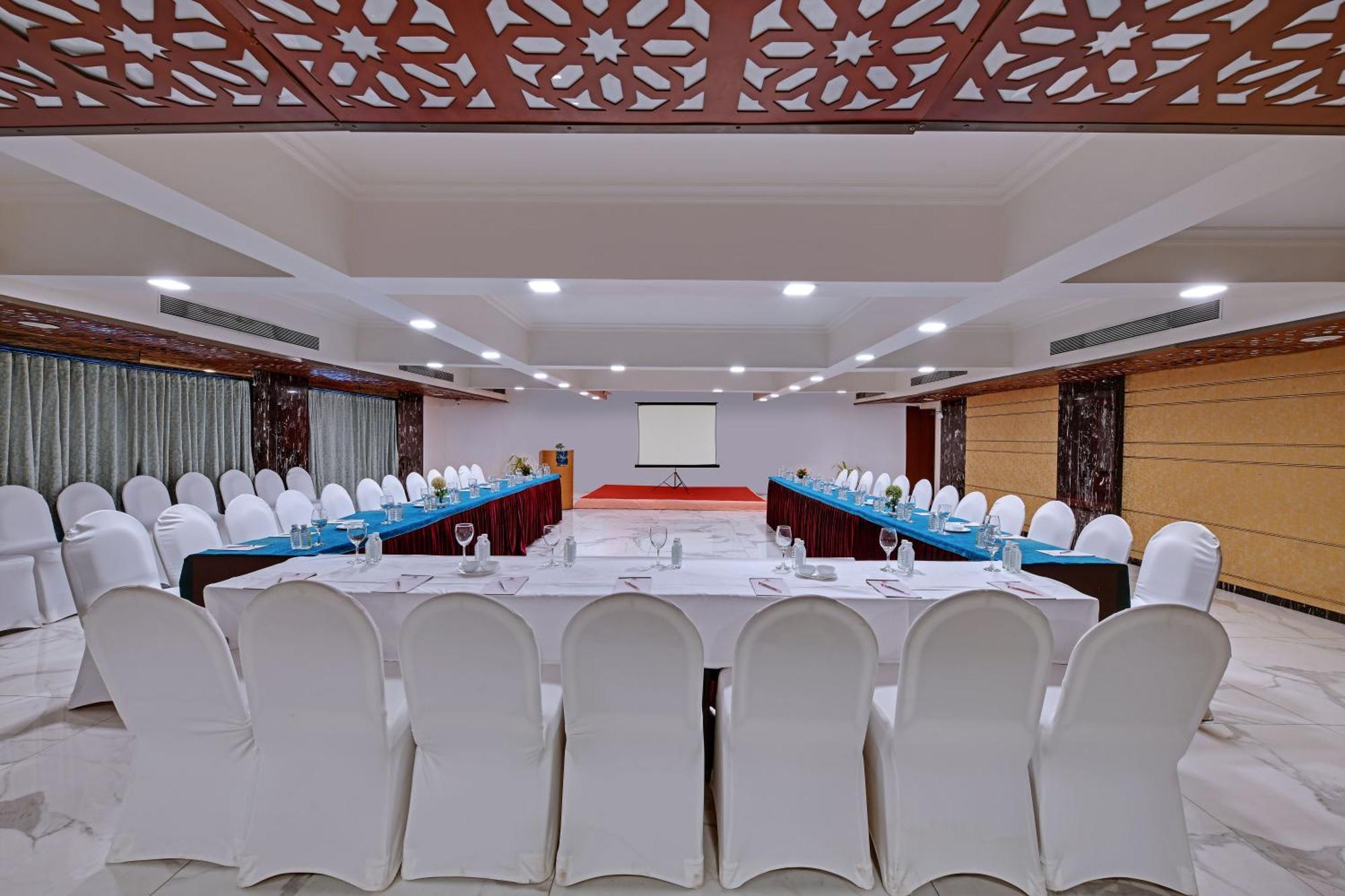 Quality Inn Regency, Nashik Εξωτερικό φωτογραφία